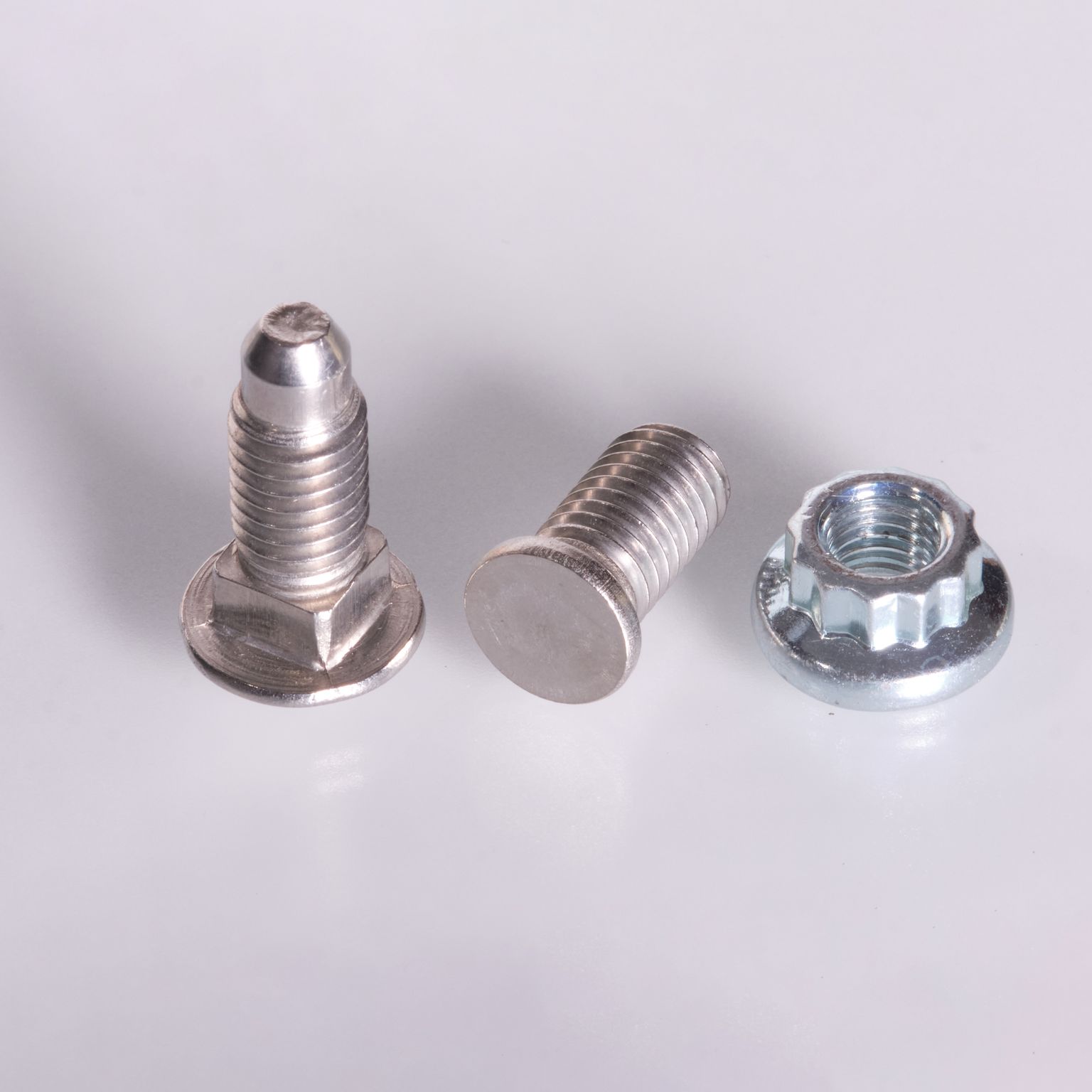 Schrauben und Muttern nach Zeichnung